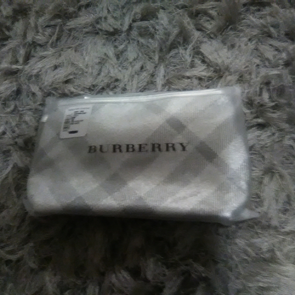 Burberry fragrance pouch cosmetic wristlet silver. - Picture 3 of 5